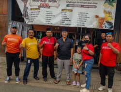 Warkop New DPR Depan Ringin  dan Team 9  Media Bagikan 1.000 Paket Takjil.
