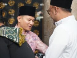 Mas Ipin dan Keluarga Sholat Idul Fitri di Masjid Agung Baiturrahman