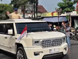 Presiden Prabowo Disambut Ribuan Warga Saat Kunjungan Kerja di Nganjuk dan Tuban
