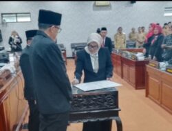 Komarudin Resmi Dilantik Jadi PAW Anggota DPRD Trenggalek dalam Rapat Paripurna