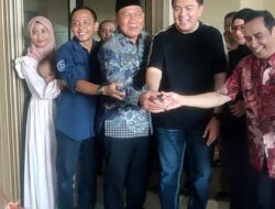 Komjen Iqbal, BHS dan Abah Ipul Potong Tumpeng Grand Opening Ashuma Sport Massage